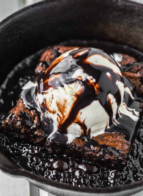 daily-deliciousness:  Sizzling brownie