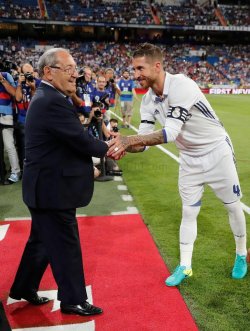 ineedofyousergioramos:  @sr4oficial: “Hoy Don Paco Gento cumple 83 años. Leyenda, ejemplo y nuestro futuro Presidente de Honor. Nos quitamos el sombrero. #LeyendaGento”  