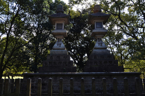 Large Nara Stone Lanterns by pokoroto on Flickr.