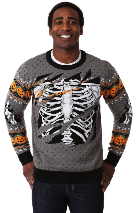 mayadile: twinklecupcake: zooophagous: brokehorrorfan: Everyone loves ugly Christmas sweaters, but h