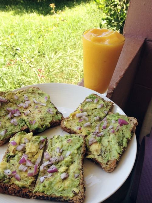 cleanbodyfreshstart:  sunday breakfast for my boy four grain toast w avo, red onion, lemon juice, herb salt and pepper + icey mango slushie  Yum