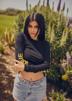 xkylizzlejennerx:   KENDALL + KYLIE - DROPTWO