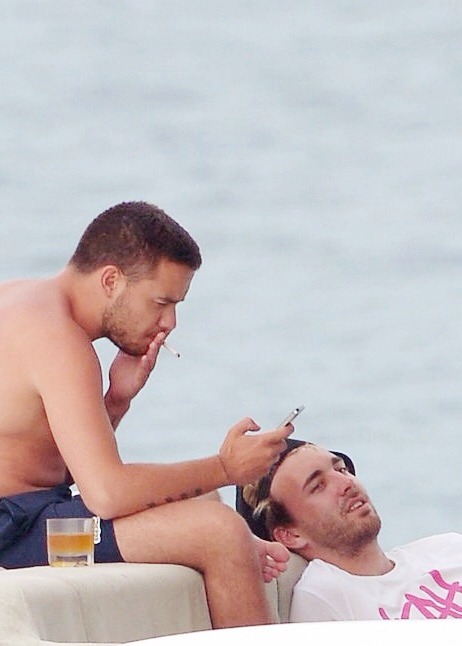 XXX :  Liam enjoying the day on a luxury boat photo