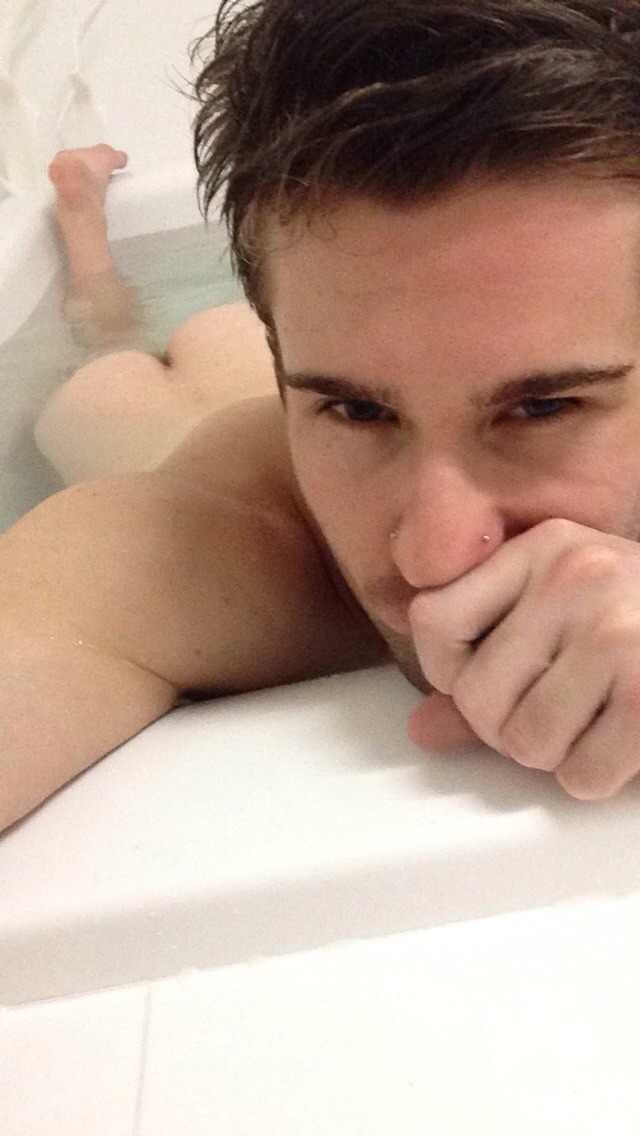 blake-james:Snapchats from the bath. Too bad ya’ll don’t have me.