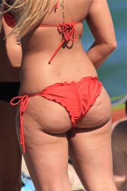 cellulitefanpage:  Celebrate the cellulite!