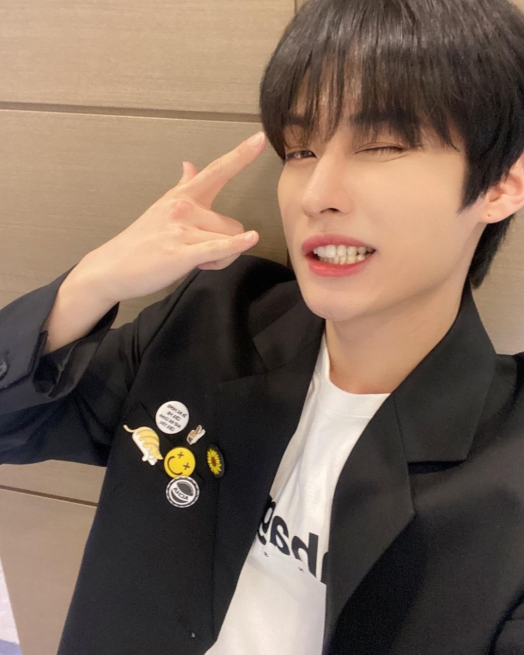 Taek-Jae-Jin Biased — Lee Know (Stray Kids) Kiss The Radio Selcas