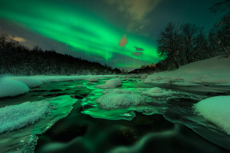 radivs:  Aurora over the Icy River   1  |  2  |  3  |  4   by Arild