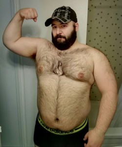 bigburlybears:  Find hot men in your neighbourhood: http://bit.ly/1TD7C4D 