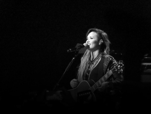 Demi performing in São Paulo, Brazil (04/25/14) more here