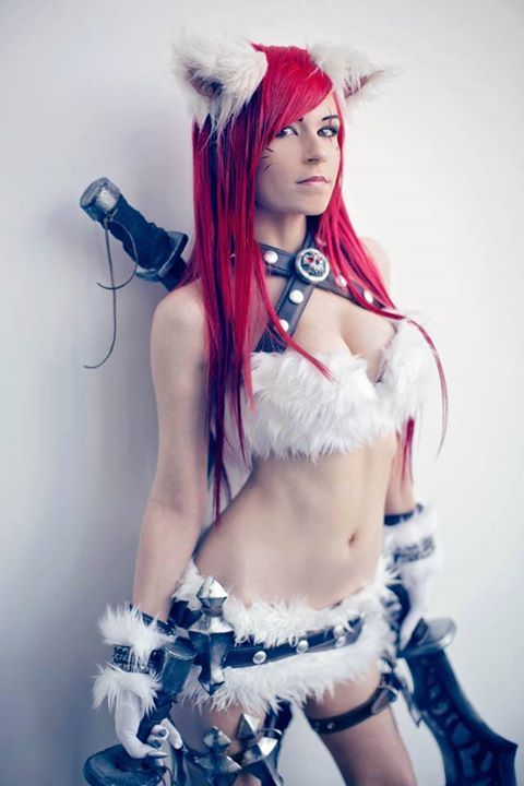 league-of-legends-sexy-girls:  Katarina Cosplay