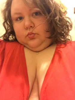 bigxgirlsxlovexsex:  5am feeling kinda lonely. Can’t sleep…  Let me lick your pussy while.