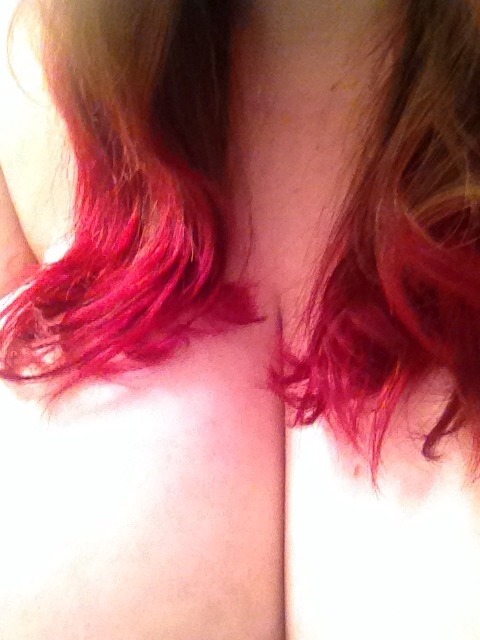 winkingdaisys:  Ta-da! You’re welcome. These pics don’t do my hair justice either.