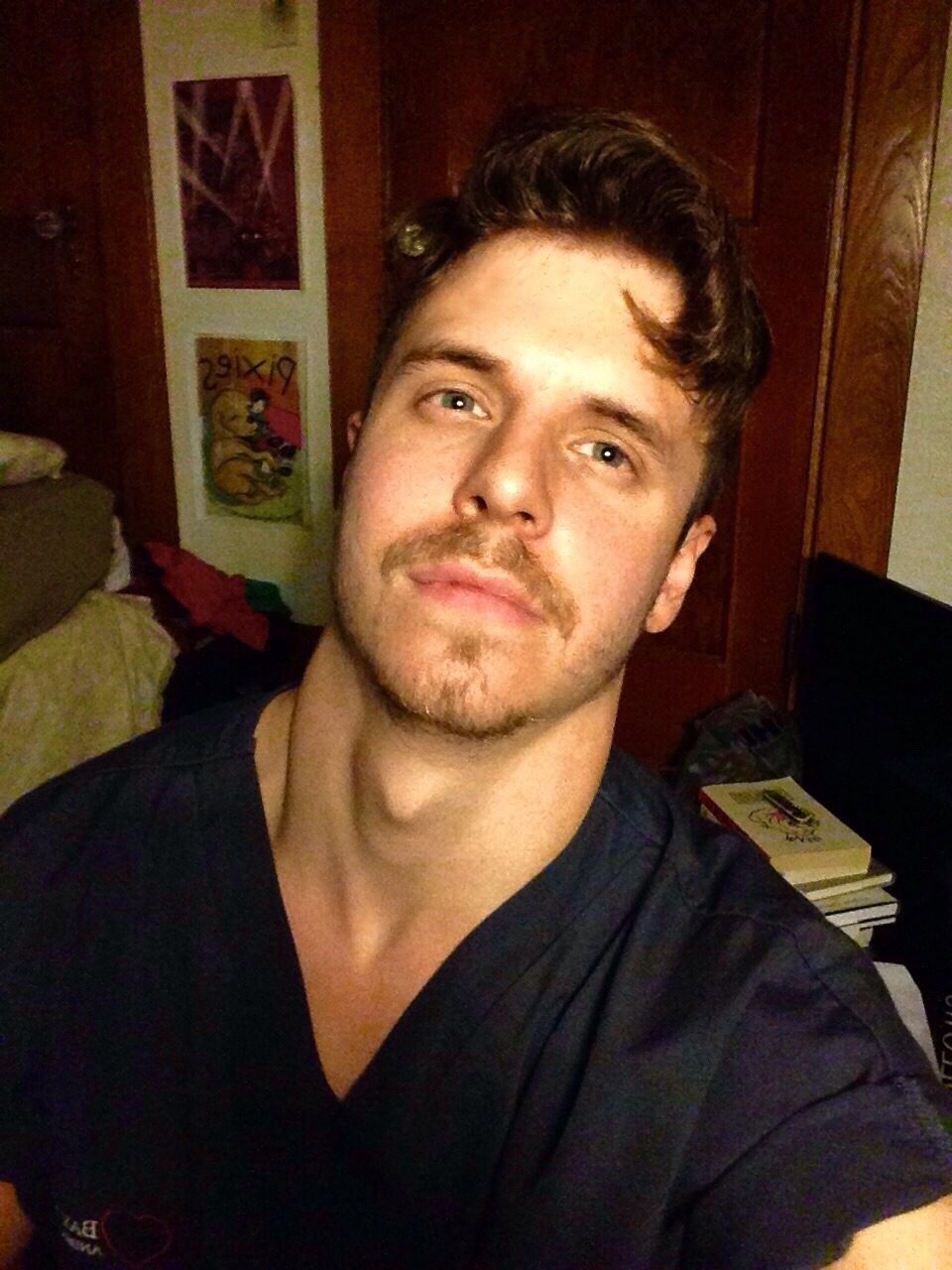 sixth-impact:  I might as well take a cute selfie in my scrubs