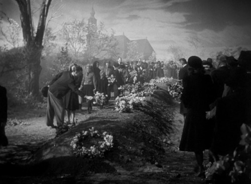 ozu-teapot: Hangmen Also Die! | Fritz Lang | 1943It was good to watch an anti-Nazi movie after the