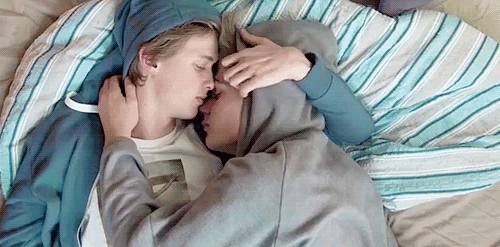 adorocazzo: rainy-boys:  maclexa-bane:  i’m dead  Isak and Even <33 :D   Young love 