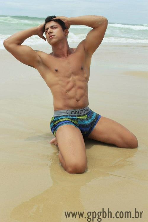 AlanPalmSprings Likes His Men!