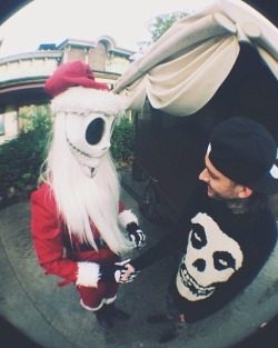 ptv-infinity:     &ldquo;Met my idol today! #DisneyParis&rdquo;  