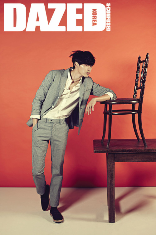 hitoritabi:  natwalan:  [Photo] Lee Jong Suk @ Dazed Korea Magazine April 2014 (HD size+no logo)Cr : ©PerfectBlue_kn  oh DAMNNNNN 