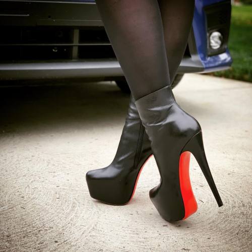 redsjake: engineeringinheels: Start of autumn means Daf Booties! #louboutinworld #christianlouboutin
