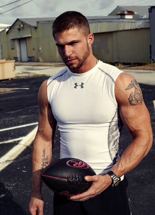 furrypty:  http://furrypty.tumblr.com/ – a blog to indulge your senses with the beauty of male shapes.