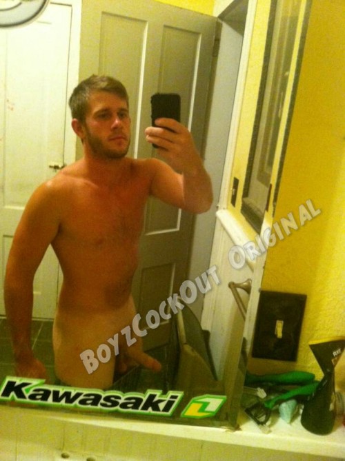 19yr old hottie. Bathroom selfie gone sexy. XD Follow me: BoyzCockOut.tumblr.com