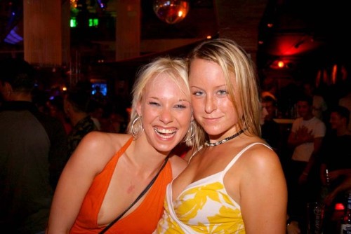 More nip slips and pussy slips at http://pussyslip.tumblr.com