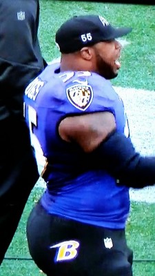 bigjai3:  Terrell Suggs and his Plump Muscle Ass!! Best ass in the NFL!!@