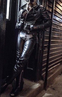 jeanscumpig: leathergearguy: look a me…..you’ll get what you see  😍😍😍 
