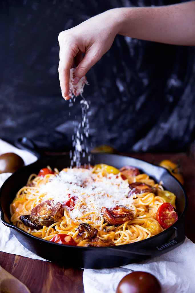 foodffs:  SPAGHETTI WITH WHITE WINE &amp; ROASTED TOMATO CREAM SAUCE Really nice
