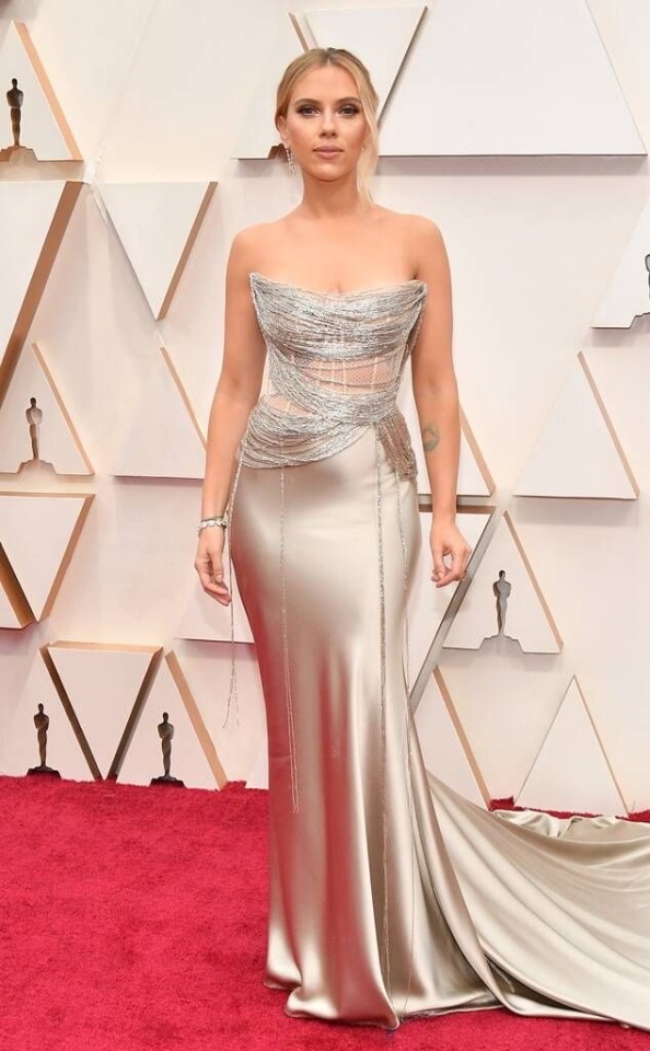 Scarlett Johansson red carpet looks