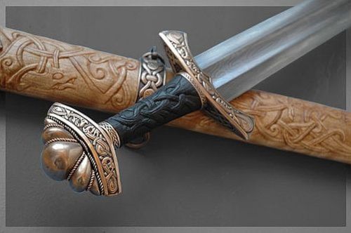 art-of-swords:  Handmade Swords - Wardhllokur (Spirit Song) Maker & Copyright: Jake Powning Measurements: overall length 86.4 cm; weight: 1,275 kg A pattern-welded Viking sword made in 2009. It feature a bog-oak grip while the scabbard if yellow
