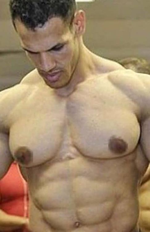 keepemgrowin:  barrypexsblog: BAM! BIG AREOLAS! “I can’t stop dreaming about all those big-chested b
