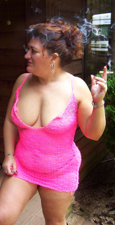 lizedon: Smoke Break. Mmmmmmm&hellip;.. you’re such a sexy smoker!
