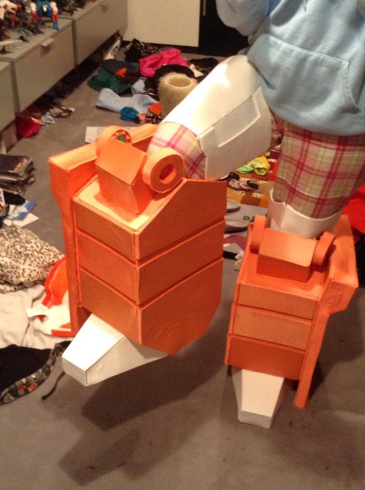 ceryskitty:  pellimus:  rungian:  Testing mobility/flexibility of the legs and showing