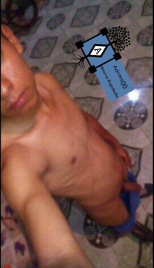 adrms00:  Andy Rico niño hetero 14 años Me encantaria chupar ese cepillo de dientes