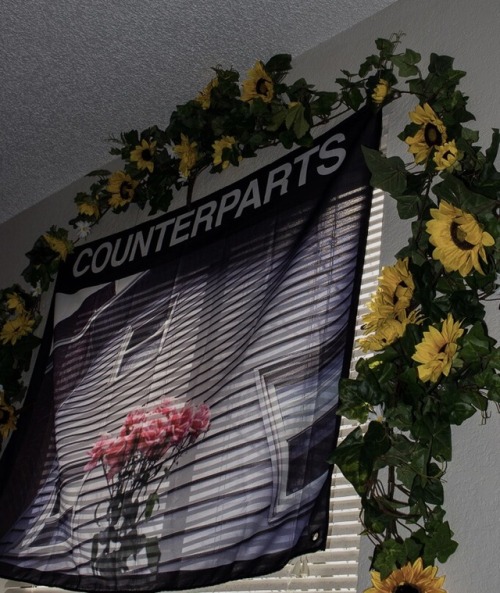 hellssunflower:I’d welcome you and your embrace, even if your arms resembled teeth