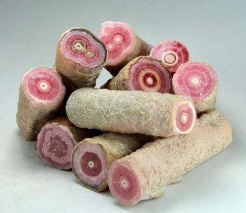 geologyin-blog: A beauties.Rhodochrosite Stalactites some Mine but always Andalgalá, Capillit