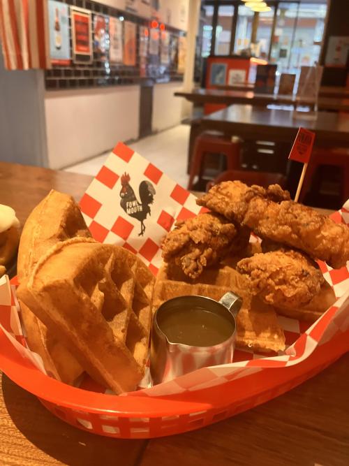 1foodporn:[OC] Chicken waffles with maple