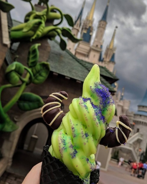 Apparently evil tastes like lime ice cream. I’m about it tho.......#mnsshp #maleficent #cinder