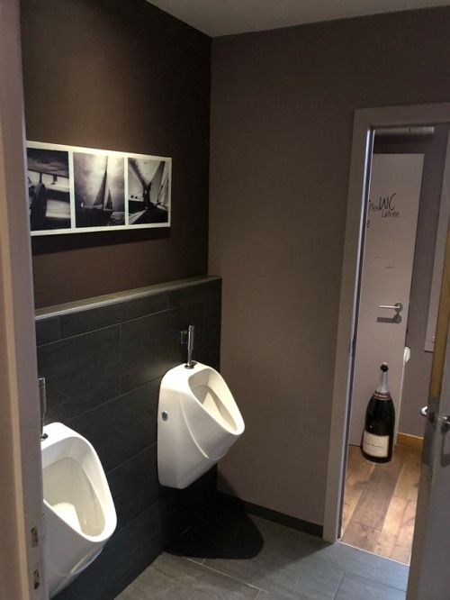 Nice toilets on the second floor of a restaurant in Kontich, right next to the kitchen. 2 urinals wi