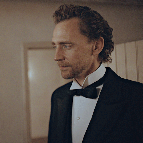 Tom Hiddleston - The Essex Serpent S01E04