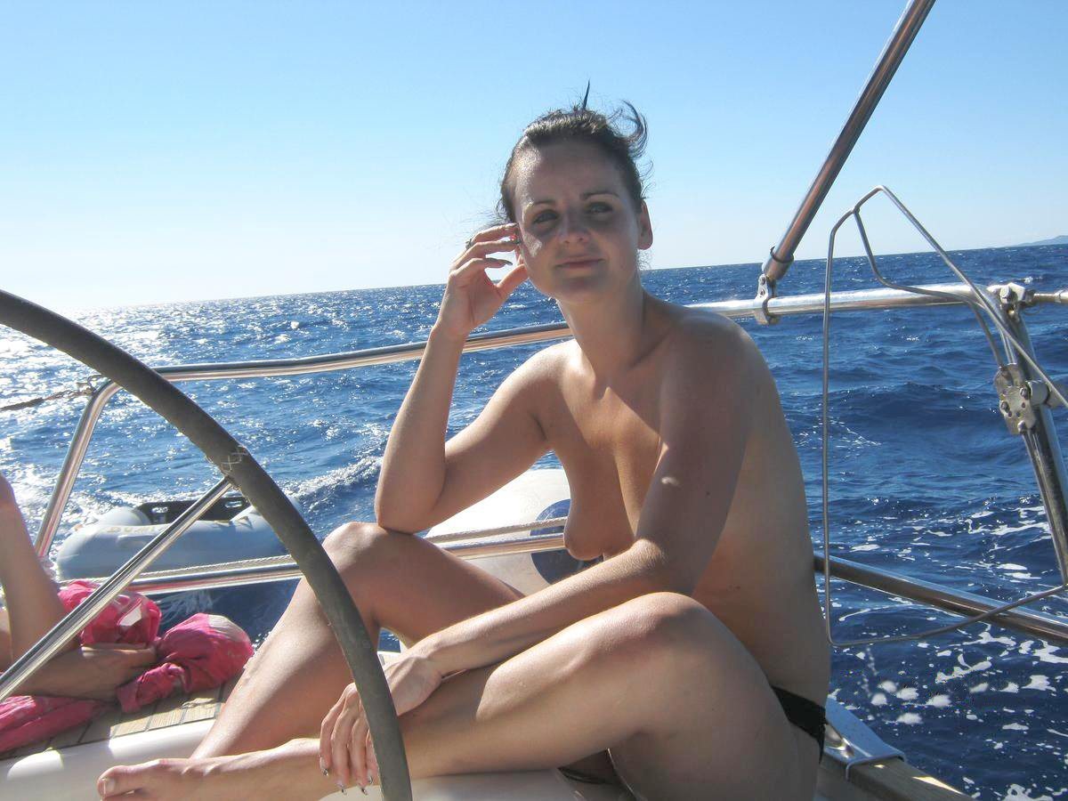 cuntspreader:  slut. boat. sweet!  #dongleman