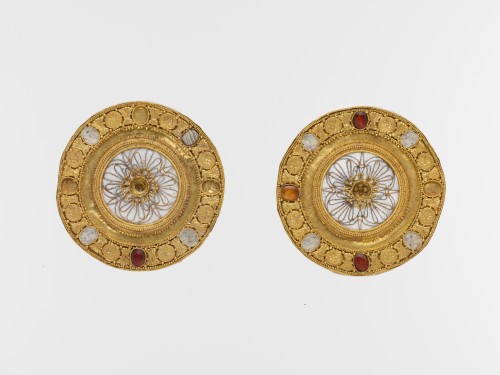 Set of jewelry (with detail of gold and rock crystal disks)Etruscan, Late Archaic Period, early 5th 