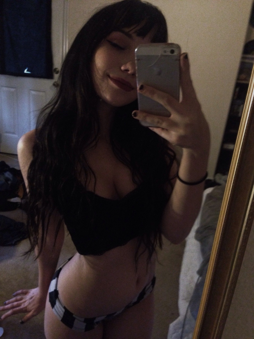 mshinxx:  Some ho pix bc I’ve been working out and I feel good about myself for