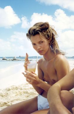 badbitch-empire:  Kate Moss 