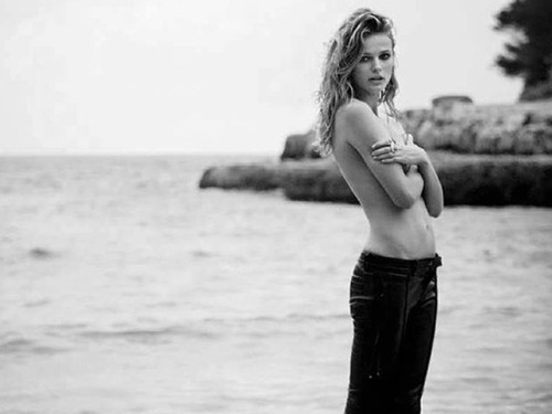 famous-nsfw-tub:    Edita Vikeviciute  