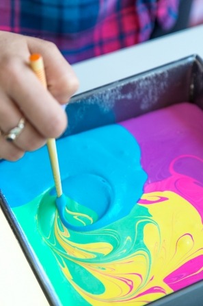 sweetoothgirl:   DIY Tie Dye S’mores  