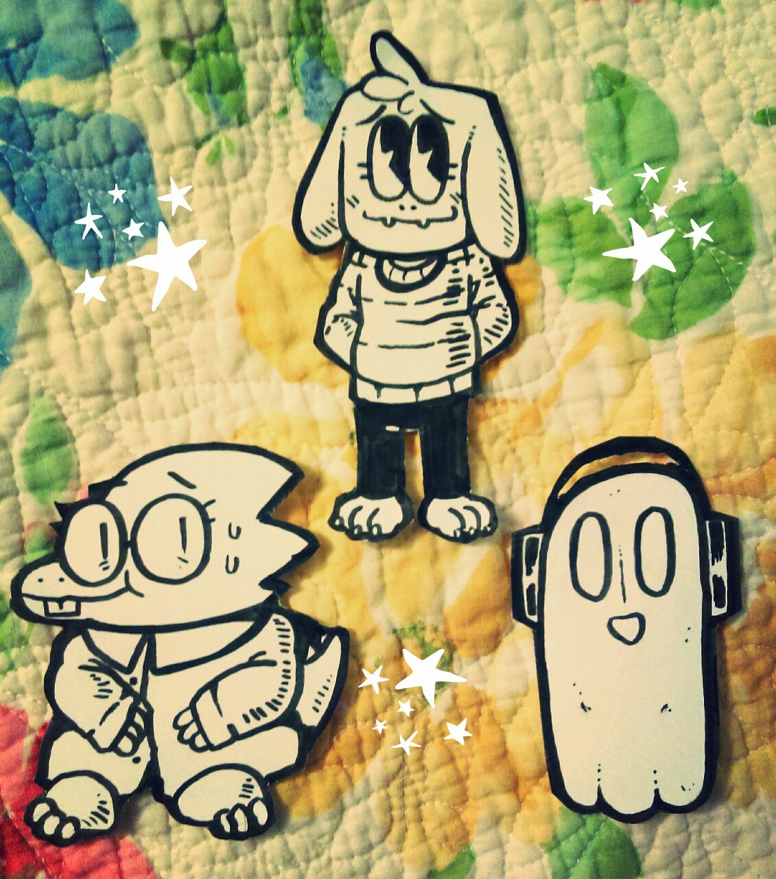 yug0:  some lil buddies that came with some floweypot commissions 