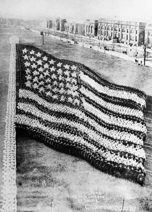 Porn Pics sixpenceee:  U.S. flag formed by 10,000 American