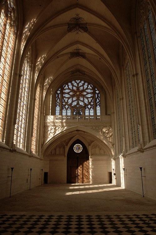 mynocturnality:The Sainte-Chapelle de Vincennes, founded in 1379 by Charles V. It is a Gothic chapel